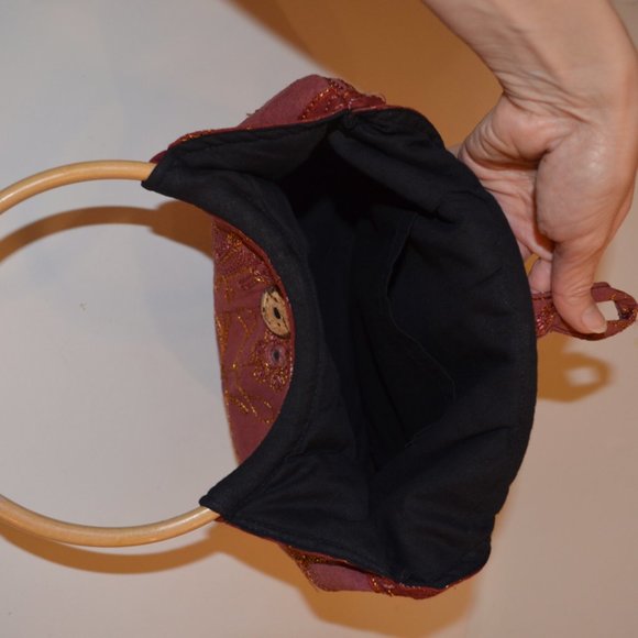 MAO-MIEW J.Jsec.16 Red Embroidery Gold Accents Wood Bamboo Handles Hand Bag - Picture 5 of 7